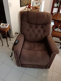 Poltrona sanitaria alzata assistita