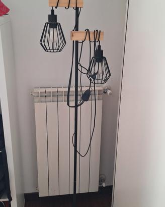Lampada da terra con lampadine