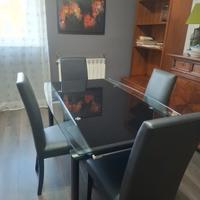 Tavolo in cristallo con sedie