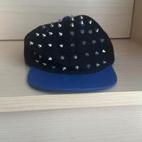 cappelli nuovi mai usati allarte quello bianco