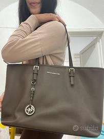 Micheal Kors jet set