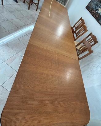 Tavolo in legno massiccio