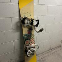 Snowboard DC Biddy 147 + Attacchi Burton Stiletto