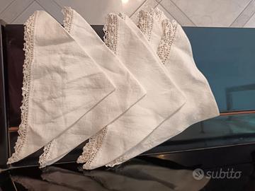 Tovaglioli in lino con ricami