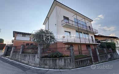 VILLA BIFAMILIARE IN CENTRO CON BOX