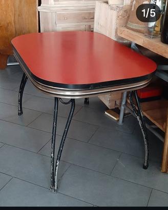 tavolo in formica e gambe in metallo 