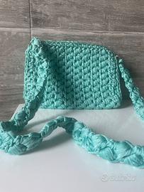 Pochette all’uncinetto