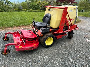 Trattorino taglia erba