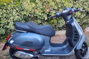 Vespa GTS 300 Super Sport hpe  - Grigio Antracite