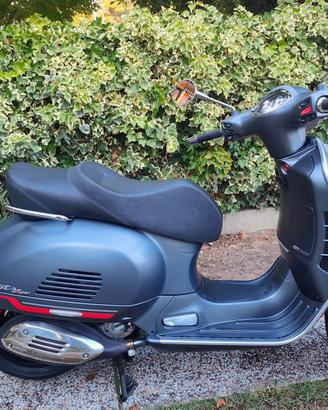 Vespa GTS 300 Super Sport hpe  - Grigio Antracite
