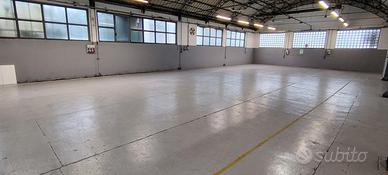 Cassago Brianza, capannone con area esterna