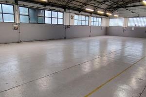 Cassago Brianza, capannone con area esterna