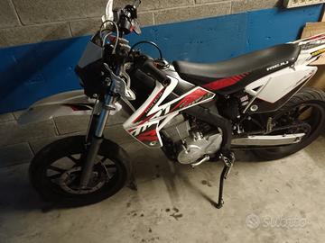 Moto fantic 125