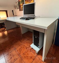 Scrivania con lavagna luminosa - fatta da falegnam