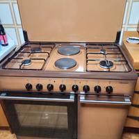 Cucina 4 foche +2 piastre, forno elettrico!