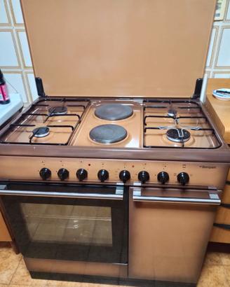Cucina 4 foche +2 piastre, forno elettrico!