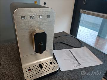 Macchina caffè automatica in grani Smeg
