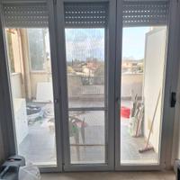 vetrata infisso portafinestra in PVC più zanzara