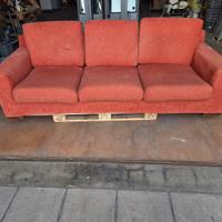 Divano   largo cm 240 alto cm 80 profondo cm  90