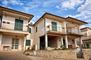 2 LOCALI A COTTANELLO