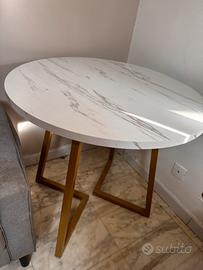 Tavolo da pranzo effetto marmo