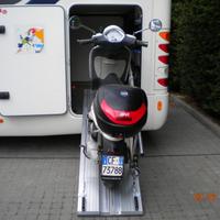 Pedana per scooter su camper