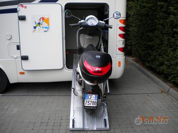 Pedana per scooter su camper