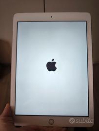 Apple iPad 5 Cellular 32 GB  Gold – rigenerato 