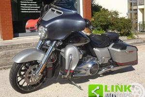 HARLEY-DAVIDSON FLHX Street Glide CVO