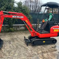 E166 Mini escavatore New Holland 15 q