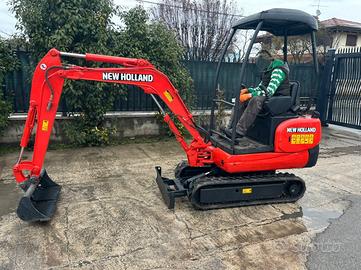 E166 Mini escavatore New Holland 15 q