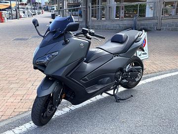 Tmax 560 solo 2500 km garanzia  fino al 05/2028