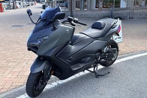 Tmax 560 solo 2500 km garanzia  fino al 05/2028