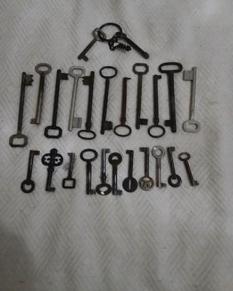 25 chiavi vecchie e antiche