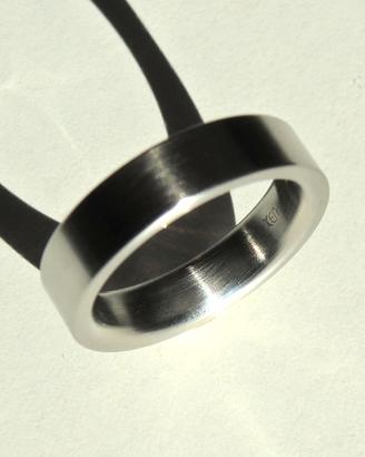 Xen - Anello in acciaio a fascia squadrata