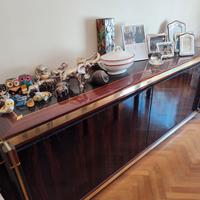 Mobile da soggiorno, tavolo rettangolare e sedie