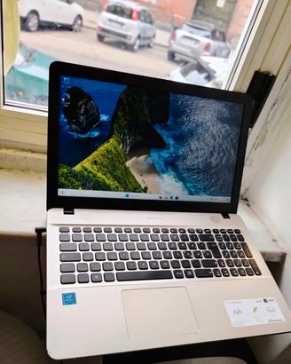 pc portatile Asus x541NA Windows 11 pro 
