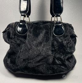 Borsa in Pelo Nero Liu-Jo – Morbidezza Glamour