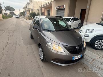 Lancia Ypsilon 1.0 FireFly 5 porte S&S Hybrid Silv