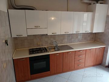 cucina bicolore lineare 