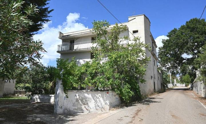 Stabile a Alberobello, 6 locali