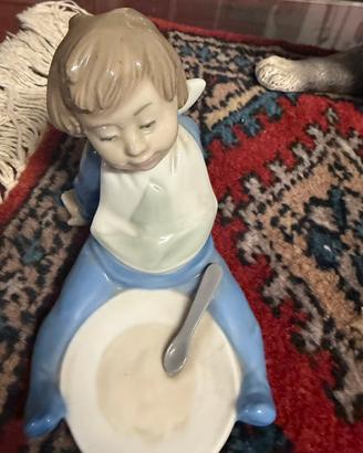 Statuetta Nao Lladro bambino pappa