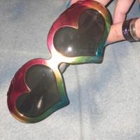 Occhiali sole  arcobaleno con lenti a forma di c