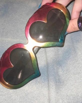 Occhiali sole  arcobaleno con lenti a forma di c