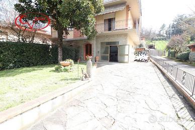 Casa indipendente di 145 m² con 5 locali e box aut