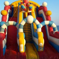 parco giochi con gonfiabili