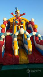 parco giochi con gonfiabili