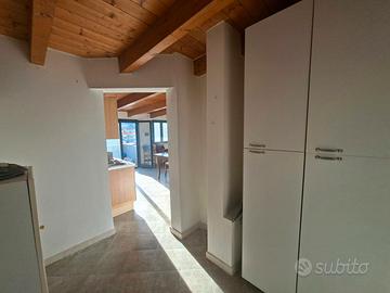 Luminoso Bivano Mansardato / Loft con Due Verande