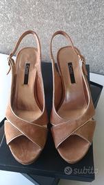 SANDALI IN CAMOSCIO CON PLATEAU