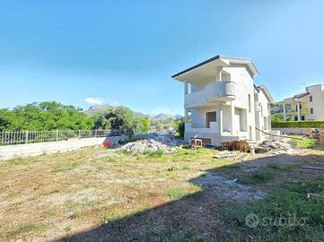 PORZIONE DI BIFAMILIARE A TORTORA